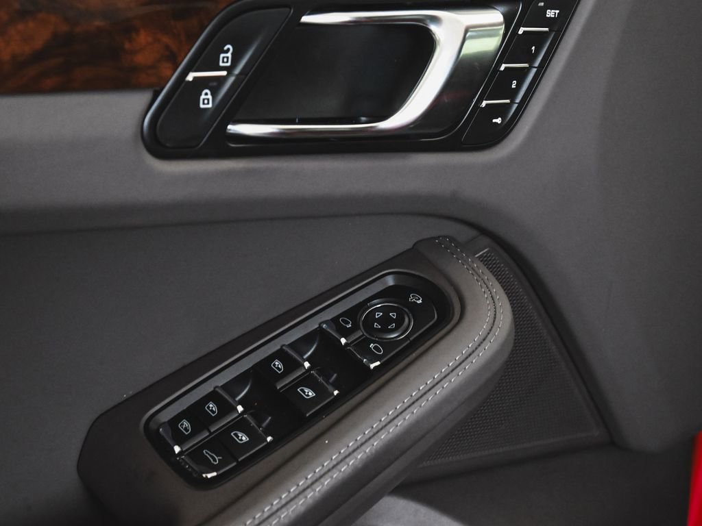 Used 2023 Porsche Macan S image 9