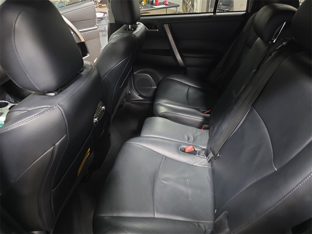 Used 2012 Toyota Highlander SE image 15