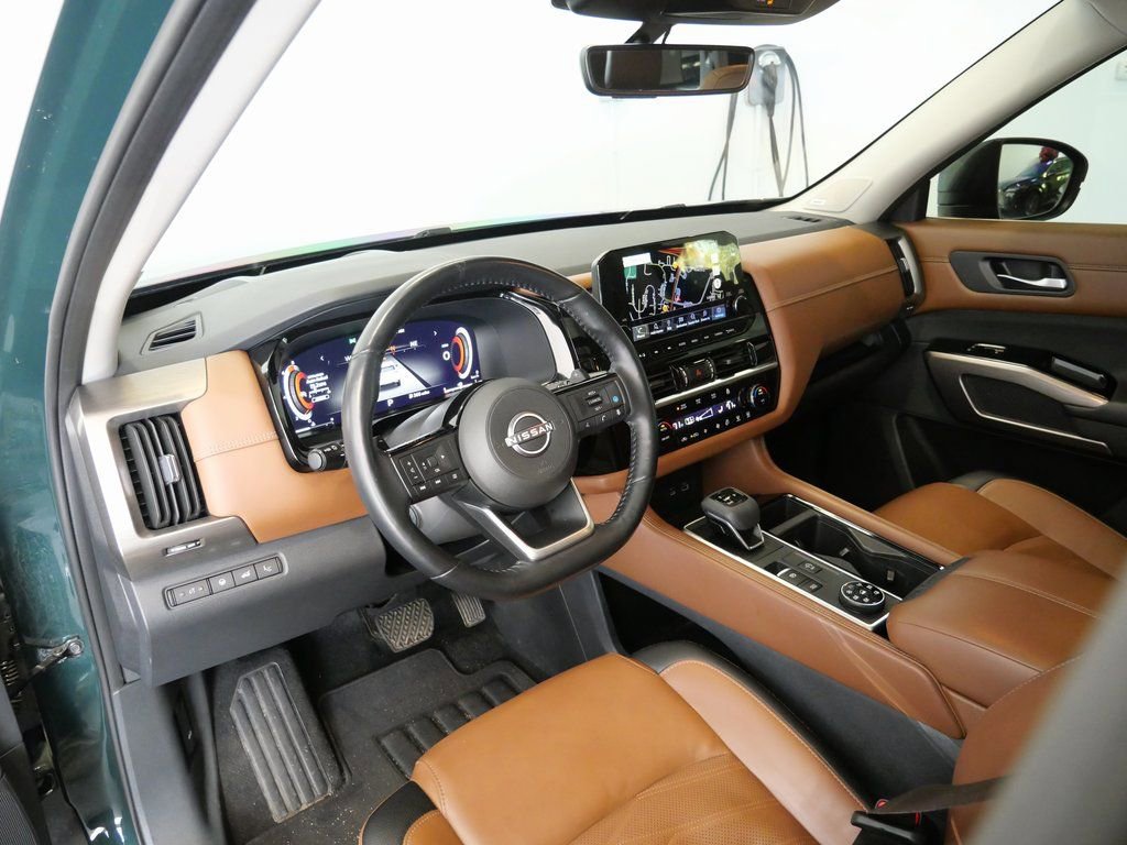 Used 2023 Nissan Pathfinder Platinum w/ Cargo Package image 10