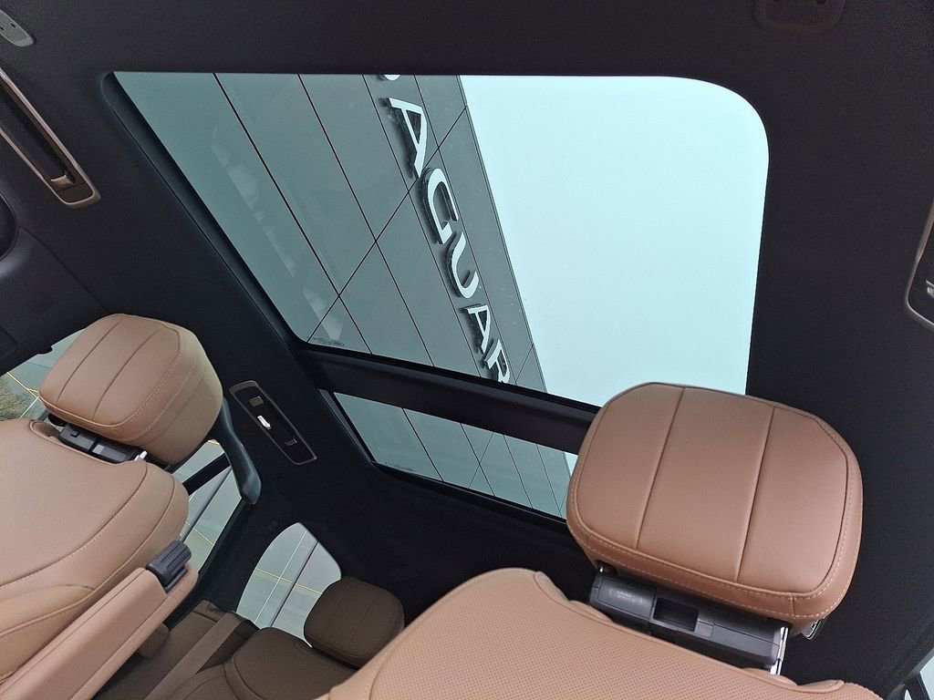New 2026 Land Rover Range Rover SE image 9