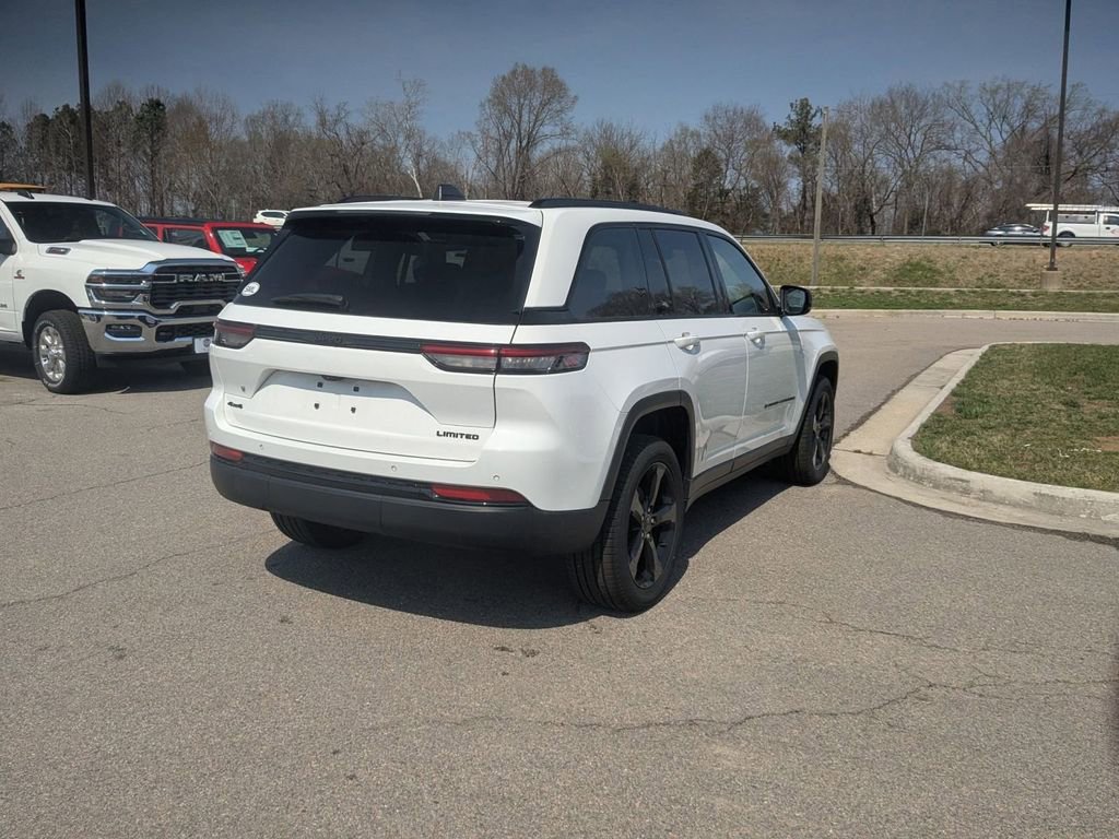 Used 2023 Jeep Grand Cherokee Limited w/ Black Appearance Package image 5