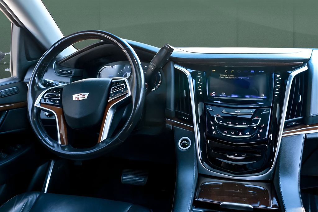 Used 2018 Cadillac Escalade ESV Luxury image 30