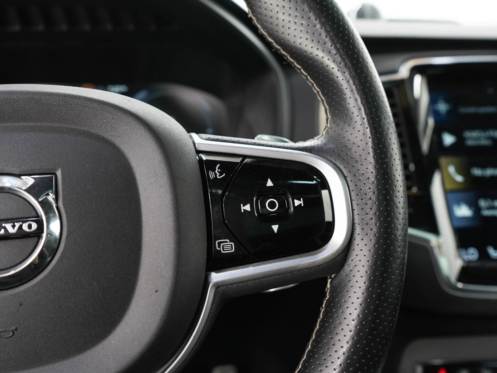 Used 2019 Volvo XC90 T8 R-Design w/ Advanced Package AWD/4WD image 29