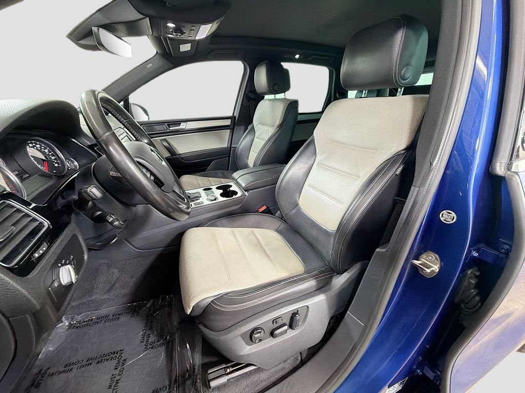 Used 2017 Volkswagen Touareg Wolfsburg Edition AWD/4WD image 22