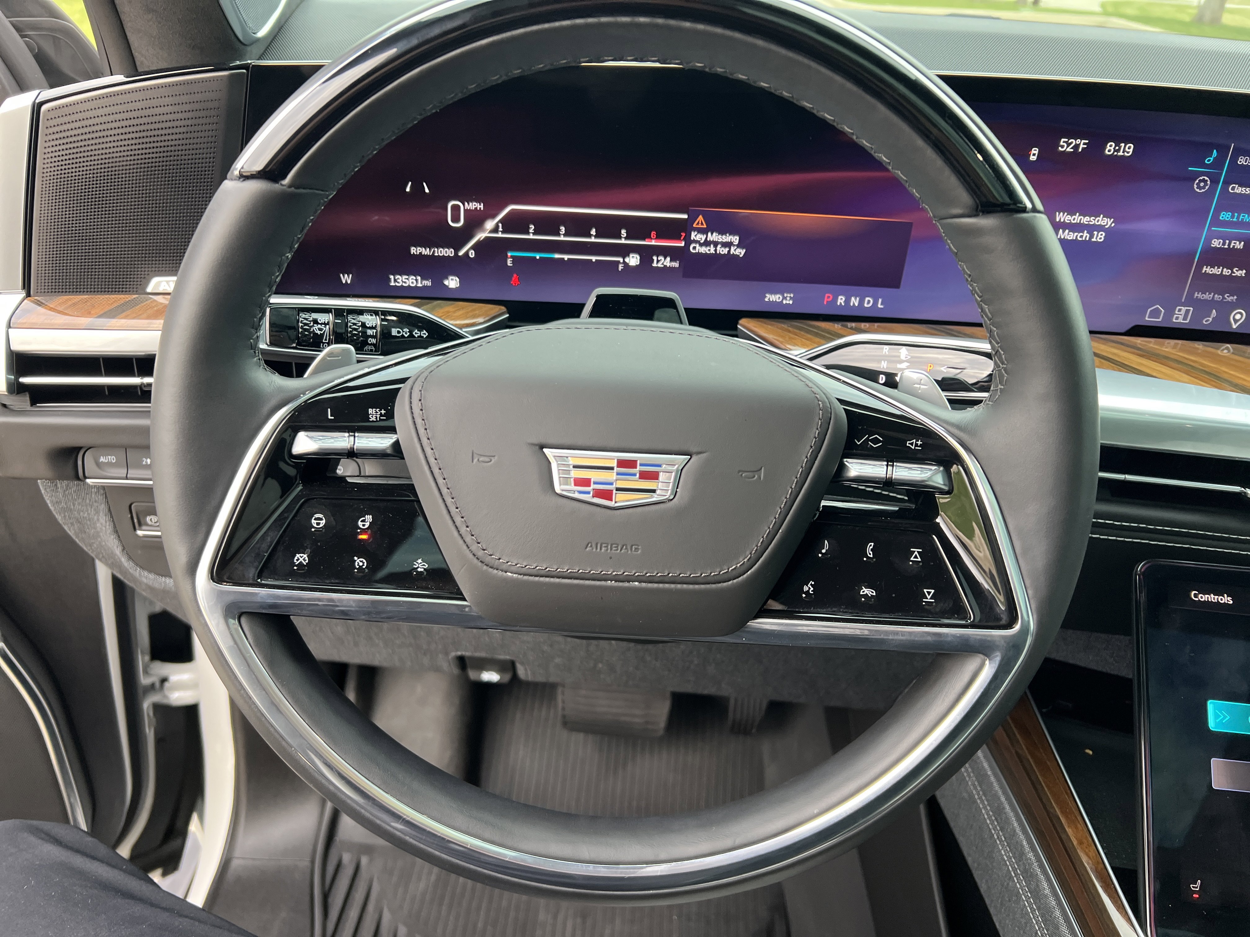 Used 2025 Cadillac Escalade Sport Platinum w/ LPO, ONYX Package AWD/4WD image 17