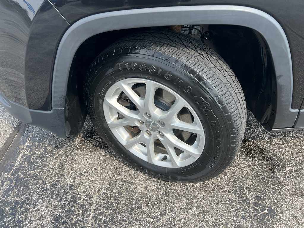 Used 2016 Jeep Cherokee Sport w/ Cold Weather Group image 9