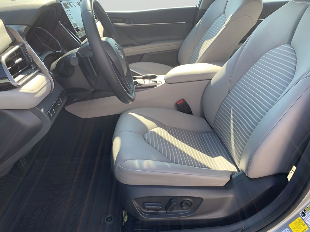 Used 2024 Toyota Camry SE image 10
