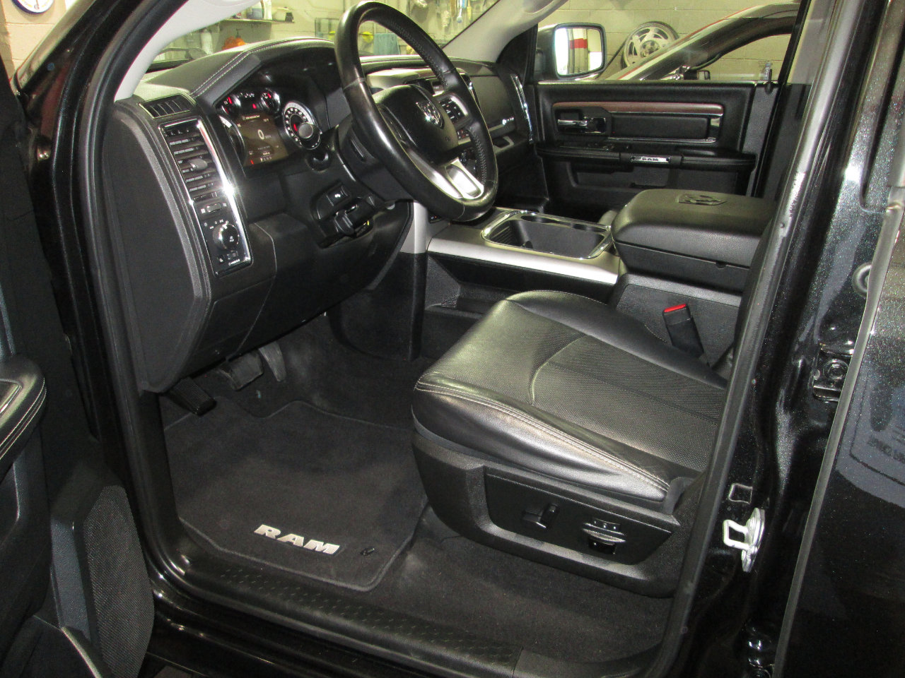 Used 2018 RAM 1500 Laramie w/ Convenience Group image 24