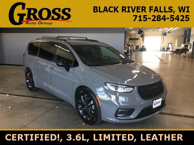 Certified 2025 Chrysler Pacifica Limited image 1