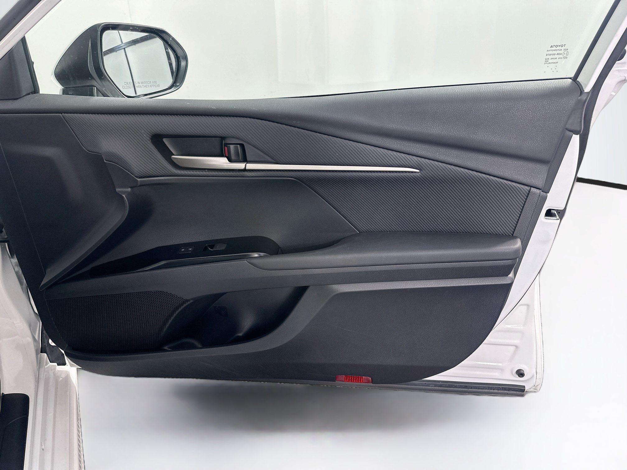 Used 2025 Toyota Camry SE FWD image 31