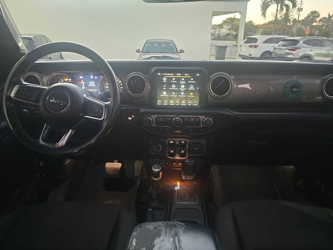 Used 2018 Jeep Wrangler Unlimited Sahara image 22