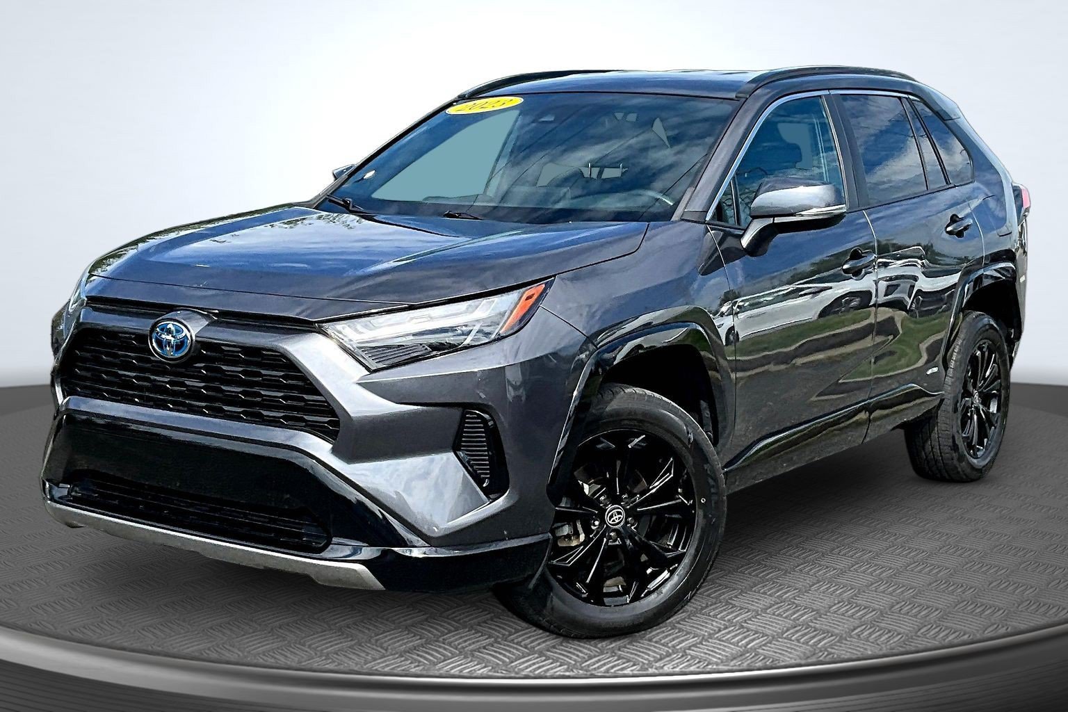 Used 2023 Toyota RAV4 SE AWD/4WD image 1