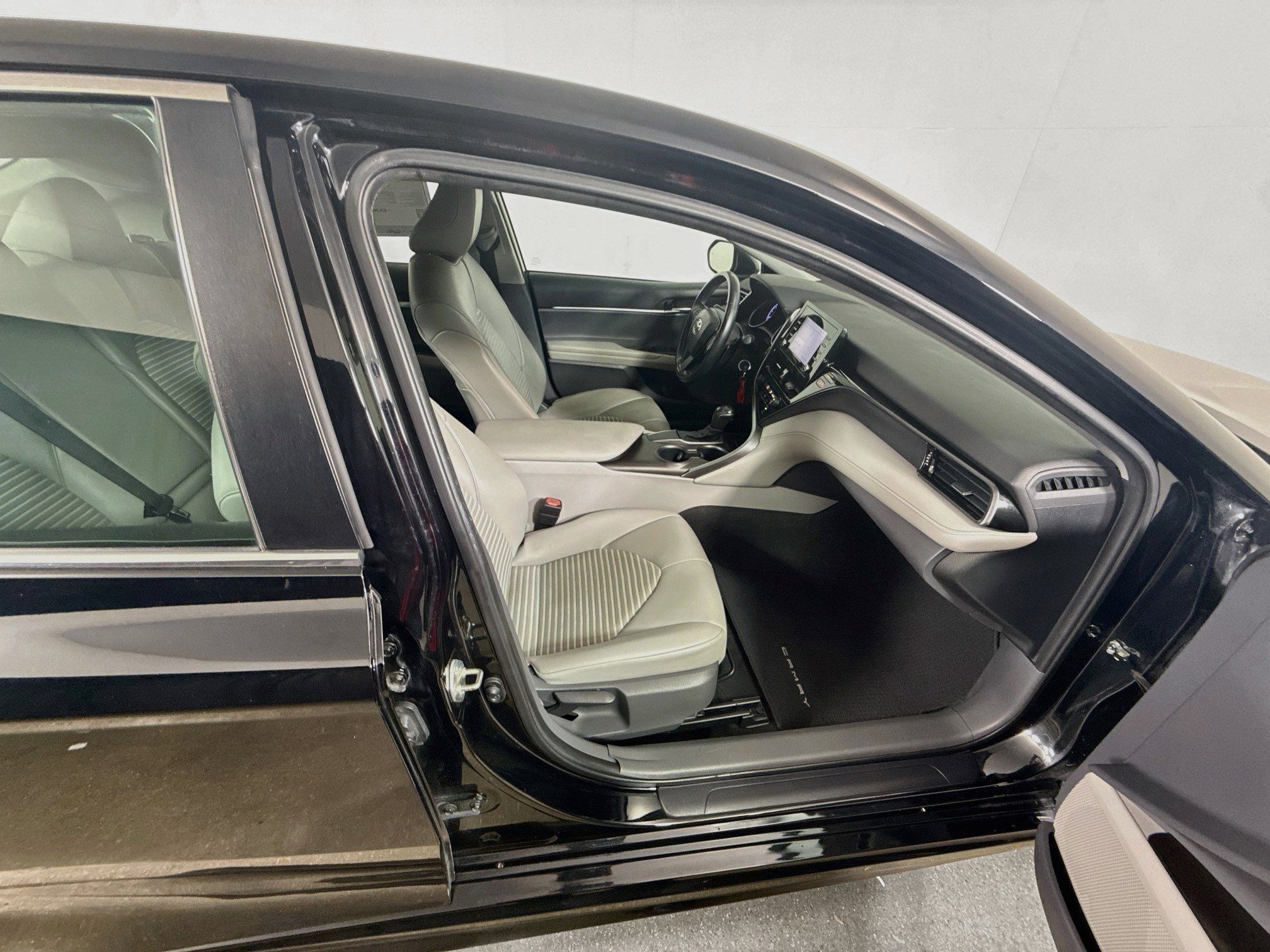 Used 2021 Toyota Camry SE FWD image 26