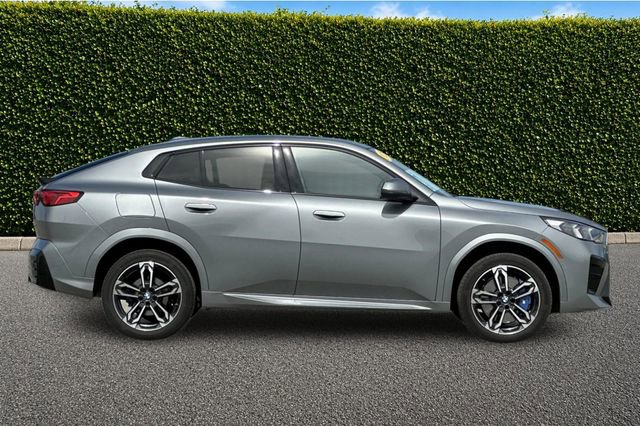 Used 2025 BMW X2 xDrive28i w/ M Sport Package AWD/4WD image 3