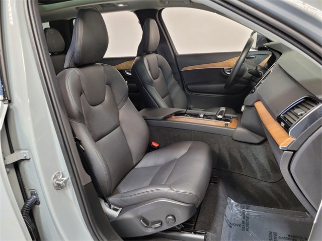 Certified 2025 Volvo XC90 B6 Plus image 22