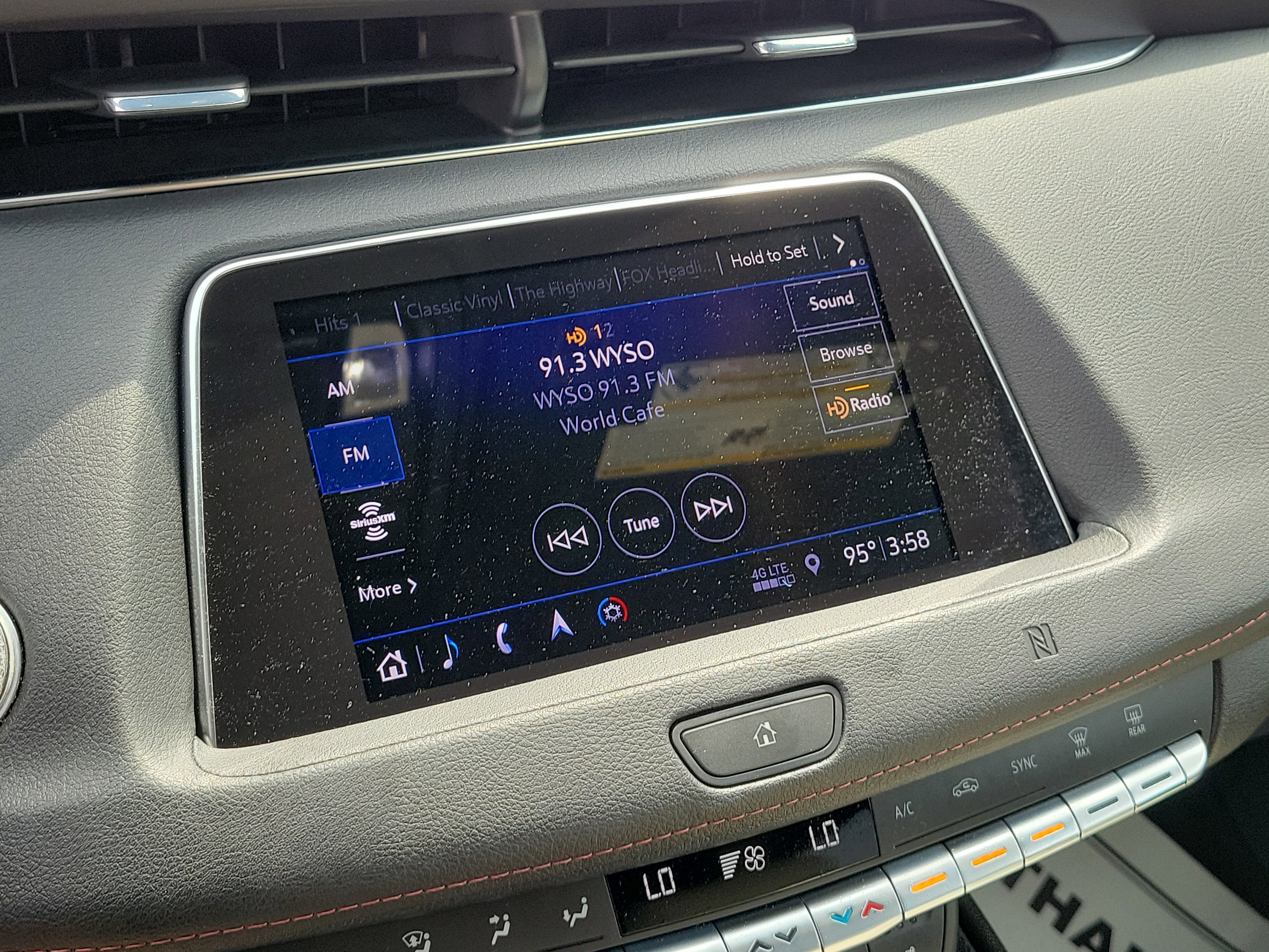 Used 2019 Cadillac XT4 Sport w/ Cold Weather Package FWD image 27