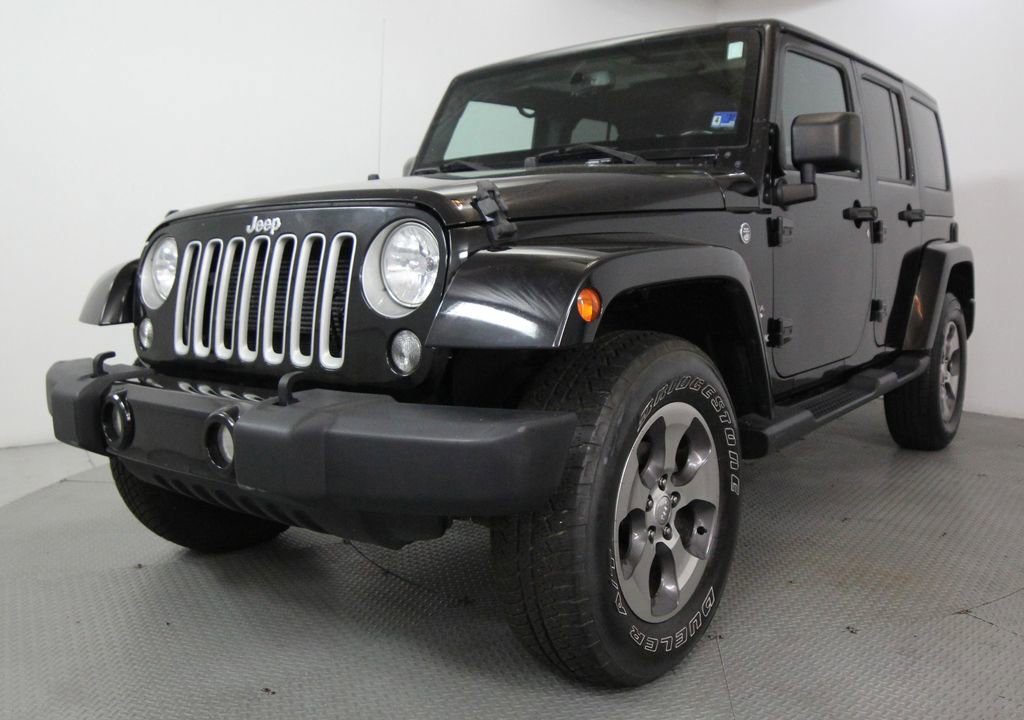 Used 2018 Jeep Wrangler Unlimited Sahara AWD/4WD image 3
