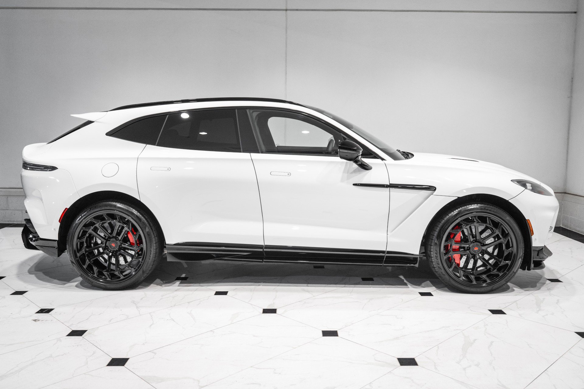 New 2026 Aston Martin DBX 707 image 45