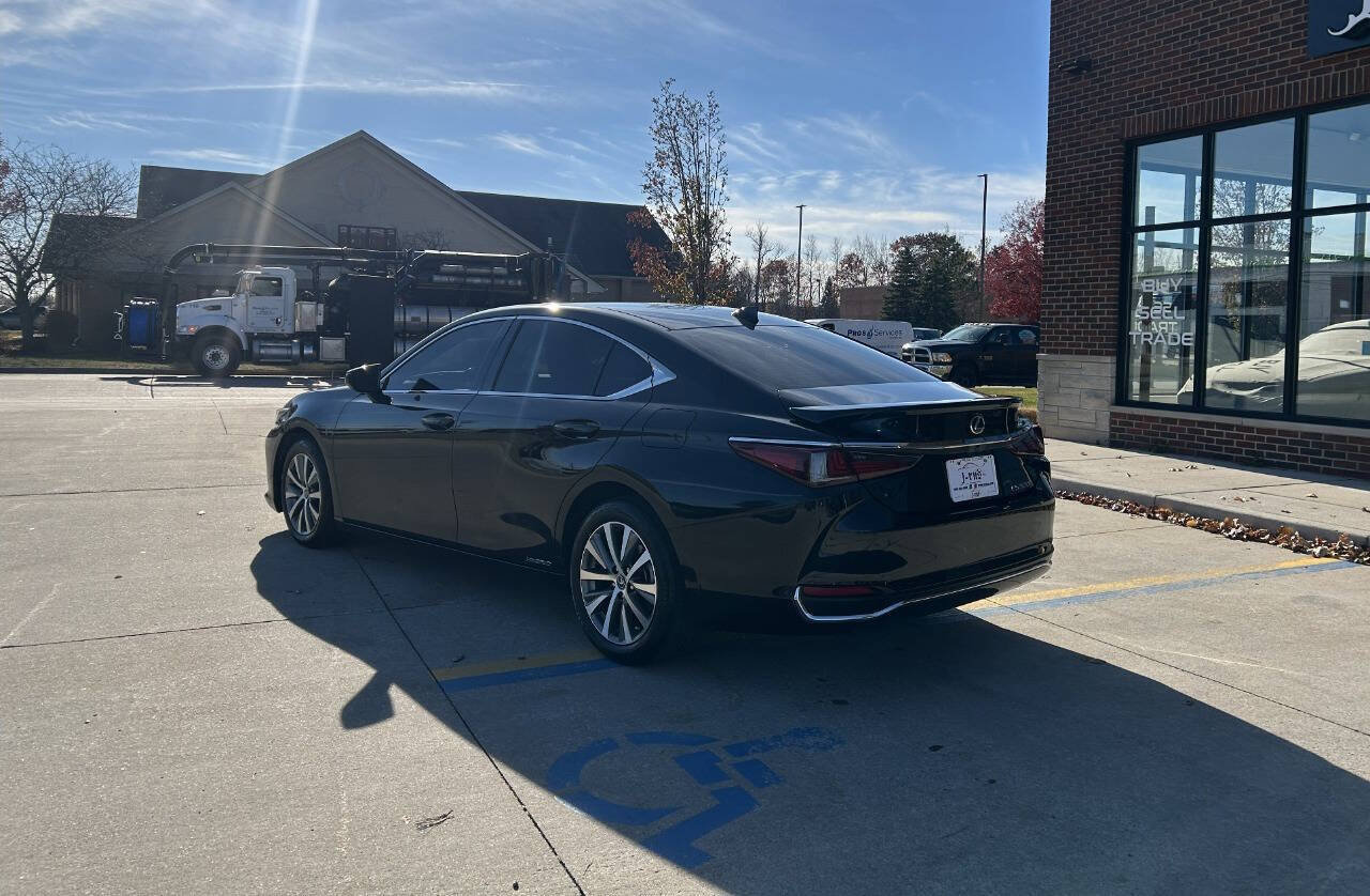 Used 2021 Lexus ES 300h w/ Accessory Package 2 image 9