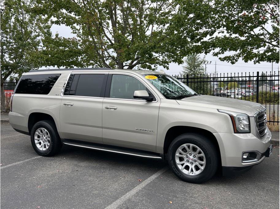 Used 2017 GMC Yukon XL SLT image 3