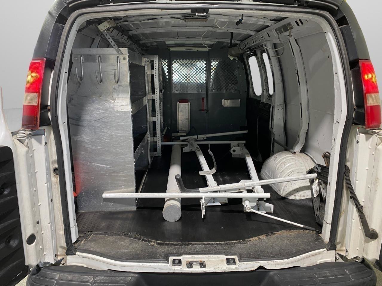 Used 2011 Chevrolet Express 1500 RWD image 13