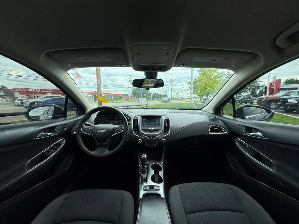 Used 2016 Chevrolet Cruze LT w/ Convenience Package FWD image 9