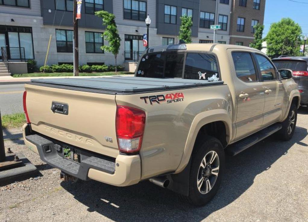 Used 2016 Toyota Tacoma TRD Sport w/ Premium & Technology Package AWD/4WD image 13