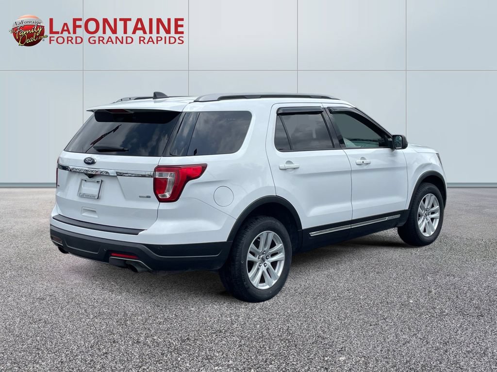 Used 2018 Ford Explorer XLT AWD/4WD image 7