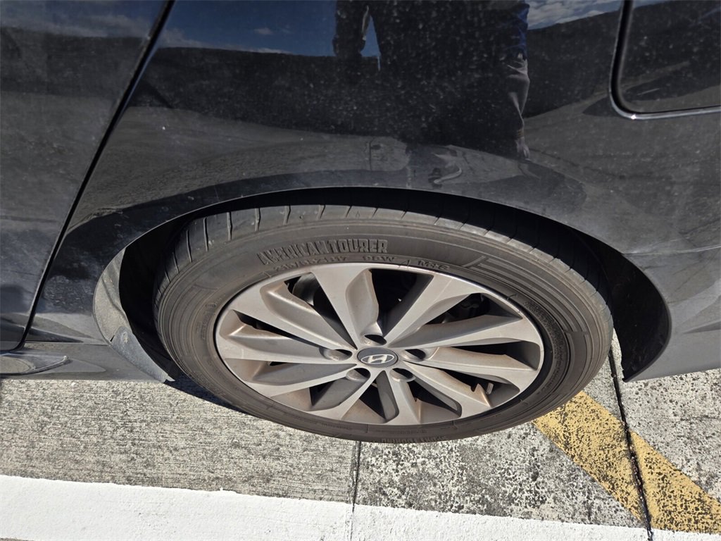 Used 2015 Hyundai Sonata Sport w/ Option Group 03 image 9