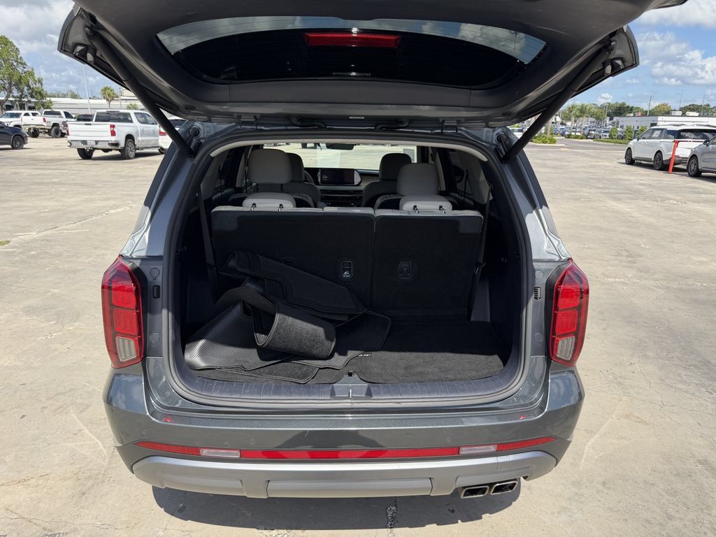 Used 2023 Hyundai Palisade Limited FWD image 13