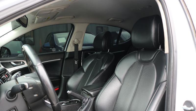 Used 2019 Genesis G70 2.0T Sport image 8