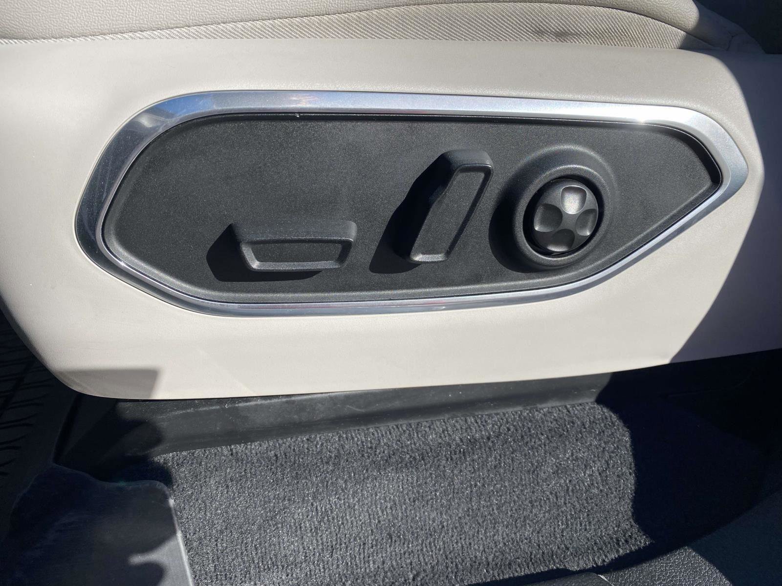 Certified 2024 Jeep Wagoneer 4WD w/ Convenience Group I image 25