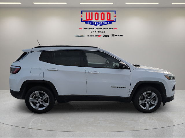 Used 2024 Jeep Compass Latitude AWD/4WD image 2