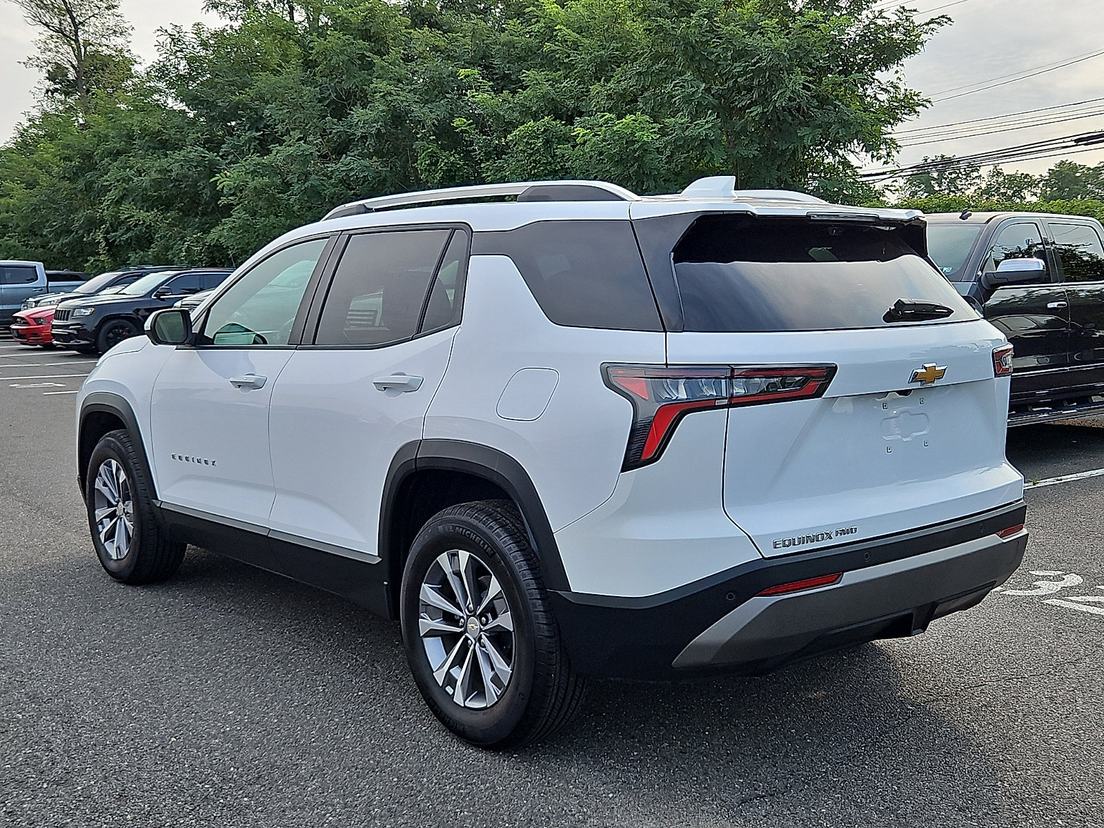 Certified 2025 Chevrolet Equinox LT w/ Convenience Package II AWD/4WD image 4