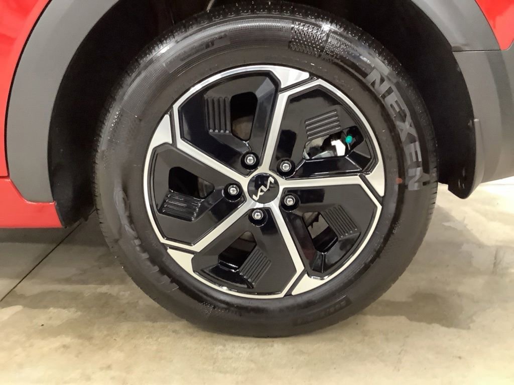 Certified 2025 Kia Niro EX FWD image 25