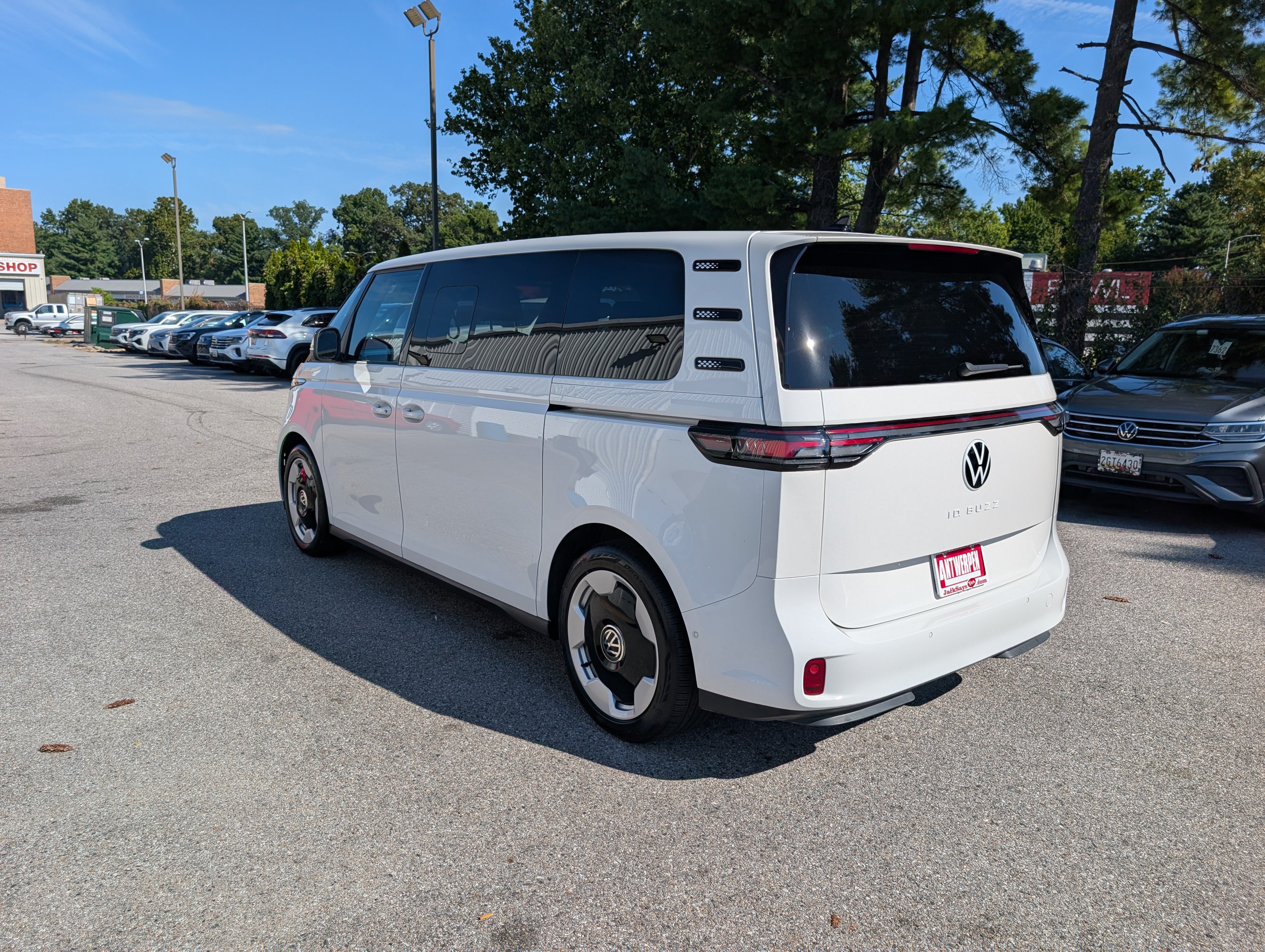 Used 2025 Volkswagen ID. Buzz Pro S Plus RWD image 5