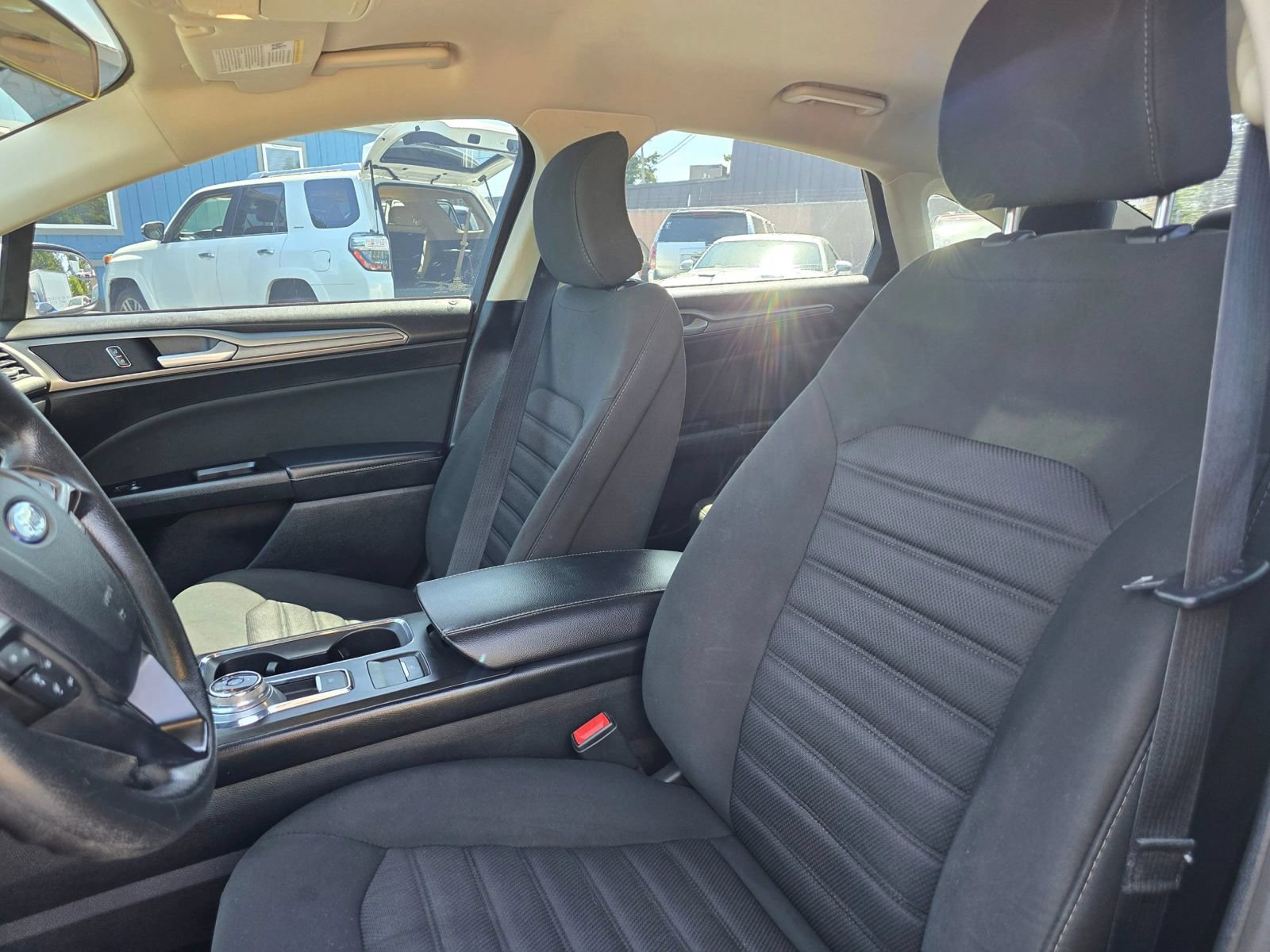 Used 2017 Ford Fusion SE w/ Fusion SE Technology Package FWD image 20