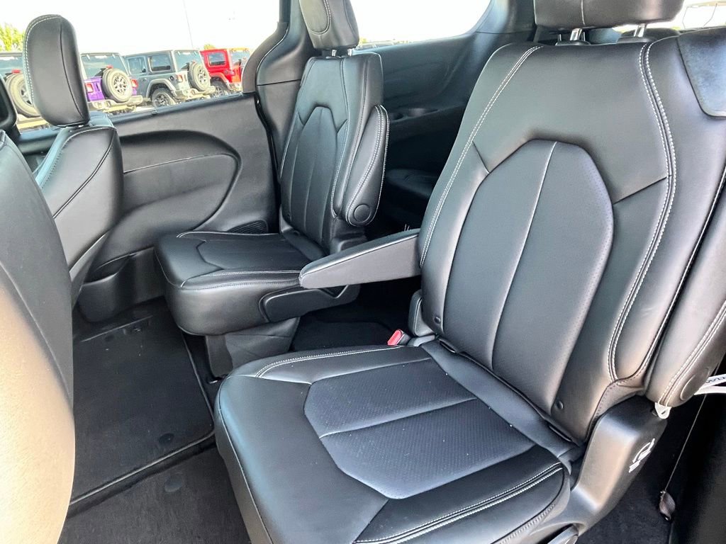 New 2026 Chrysler Pacifica Select FWD image 7