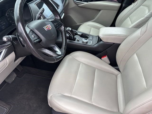 Used 2019 Cadillac XT4 Luxury w/ Cold Weather Package FWD image 11