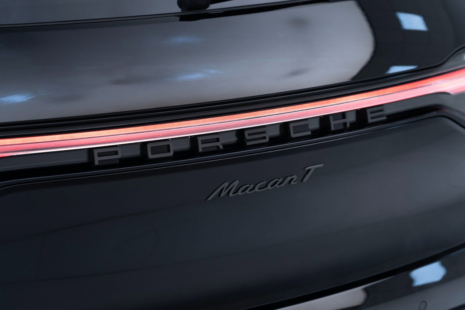 New 2025 Porsche Macan Turbo image 14