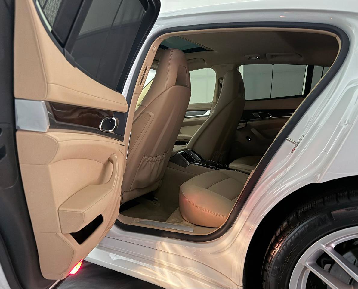 Used 2014 Porsche Panamera 4 image 22