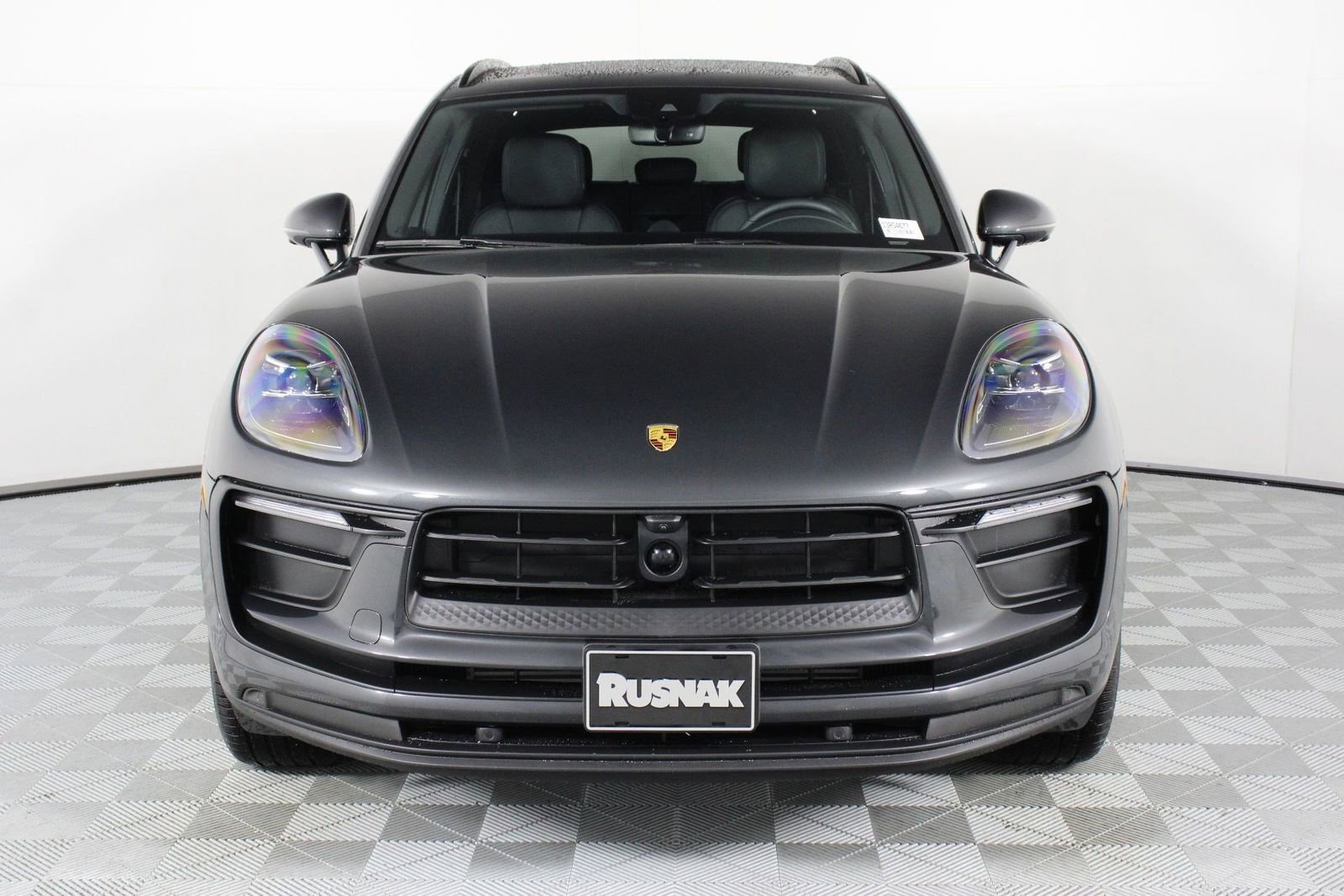 Certified 2025 Porsche Macan image 10