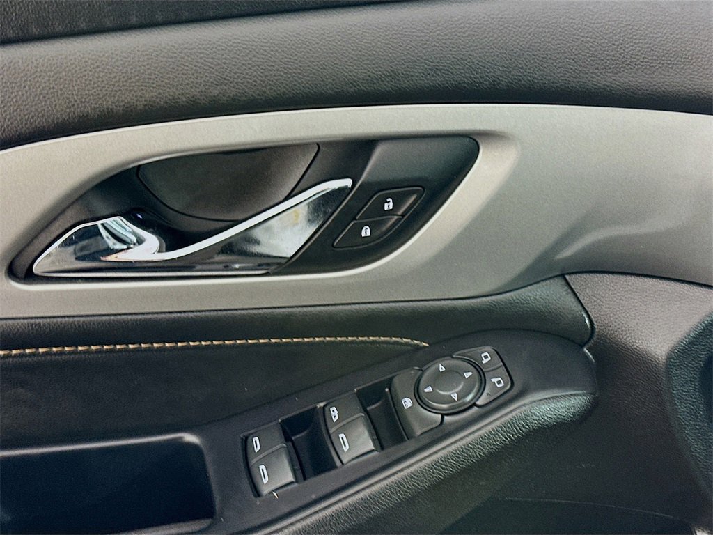 Used 2021 Chevrolet Traverse RS image 18