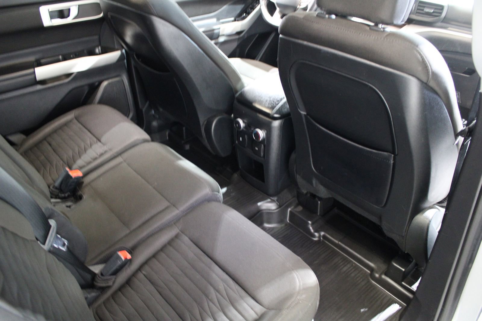 Used 2020 Ford Explorer XLT image 36