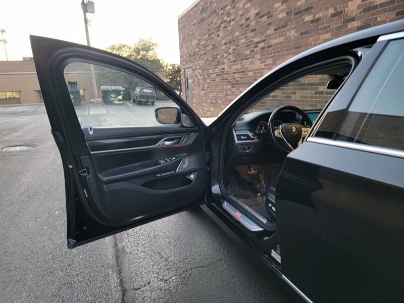 Used 2017 BMW 750Li xDrive AWD/4WD image 11