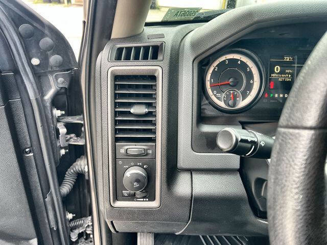 Used 2017 RAM 1500 Express AWD/4WD image 16