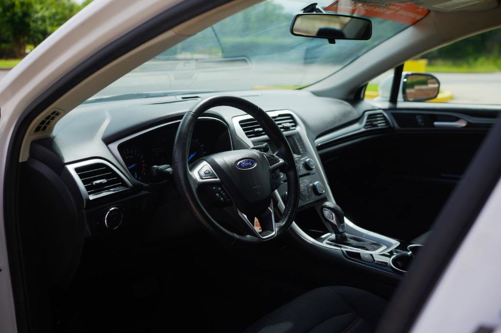 Used 2016 Ford Fusion SE w/ Equipment Group 201A image 13