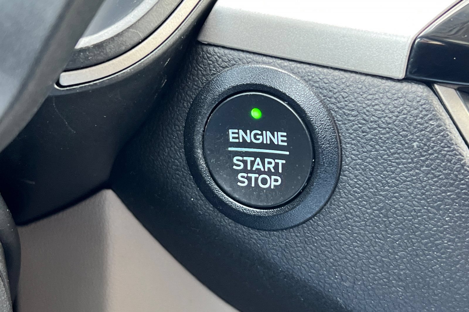 Certified 2022 Ford Escape SE w/ SE Sport Appearance Package AWD/4WD image 25