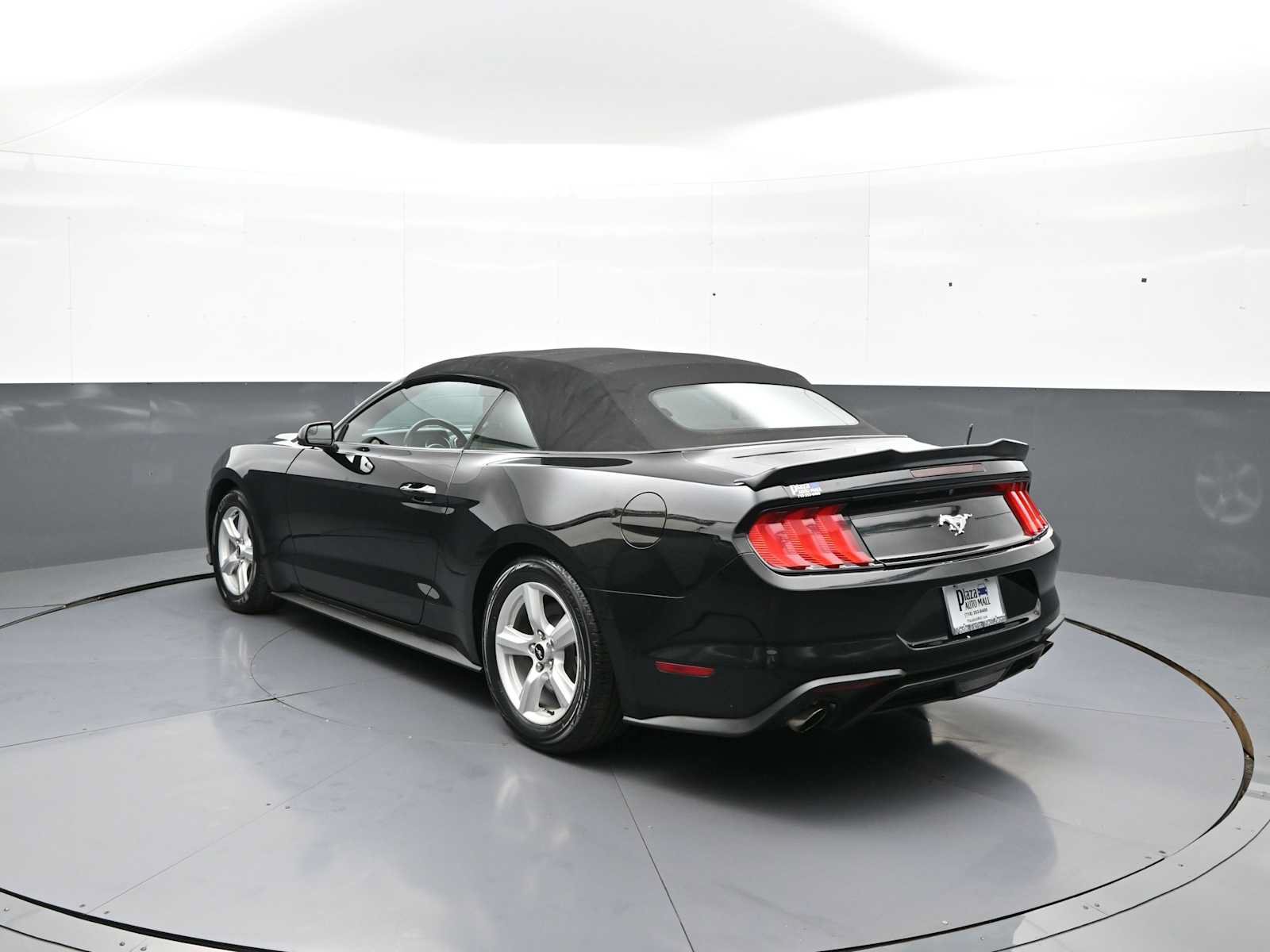 Used 2019 Ford Mustang Convertible RWD image 8