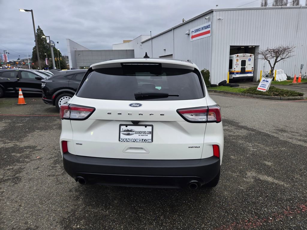 Used 2022 Ford Escape SE w/ SE Sport Appearance Package image 6